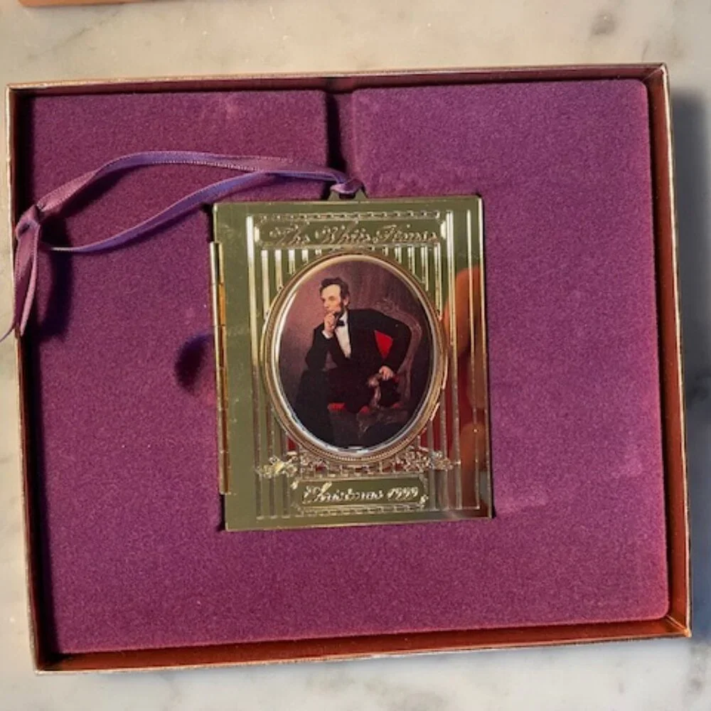 1999 White House Christmas Ornament President Abraham Lincoln's Portrait